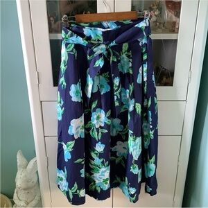 Talbots sz 8 Floral Blue Skirt like new!